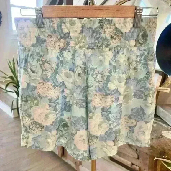 Aritzia Talula Floral Print Shorts High Rise Waist with Pockets Size Medium - Picture 4 of 11